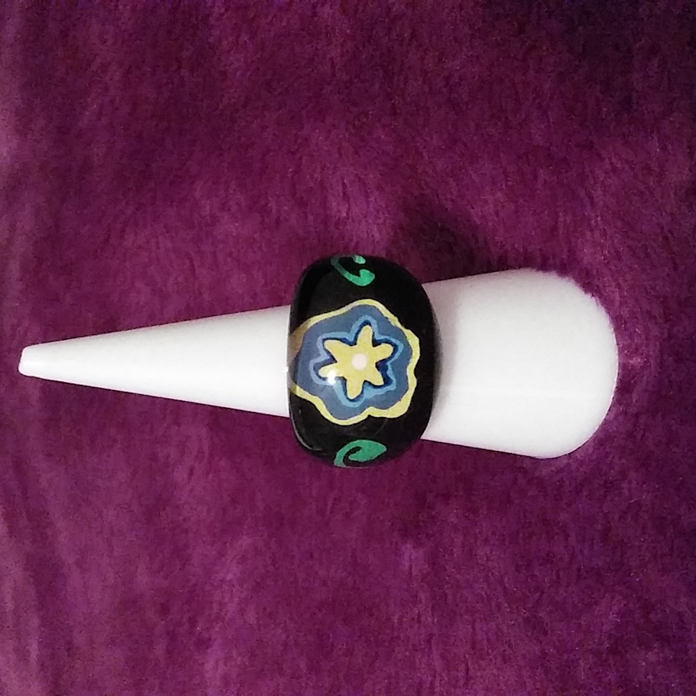 Black acrylic ring